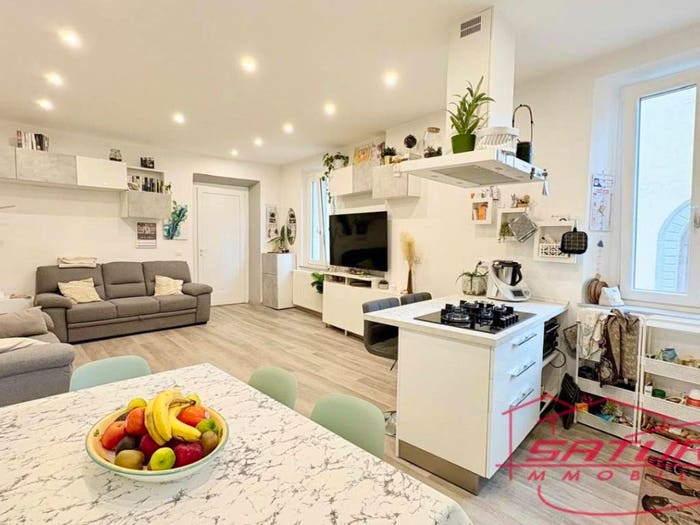 Appartamento con 5 locali in vendita in Piazza del Carmine, Piazza Anfiteatro Torre Guinigi, Lucca