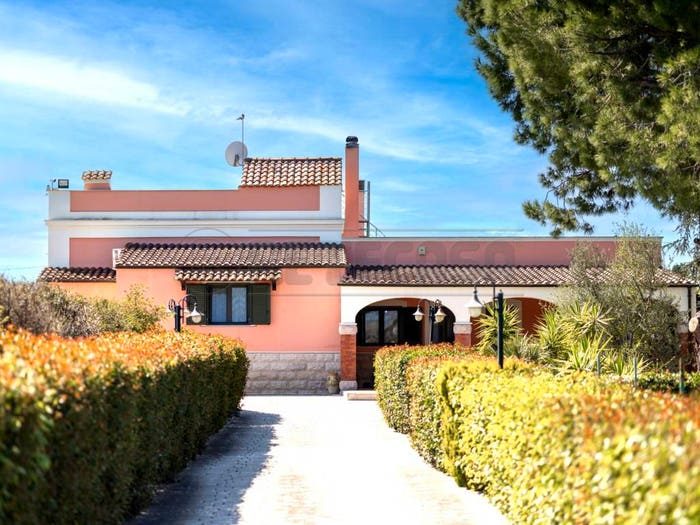 Casa con 5 locali in vendita in Via Crosta, Bisceglie