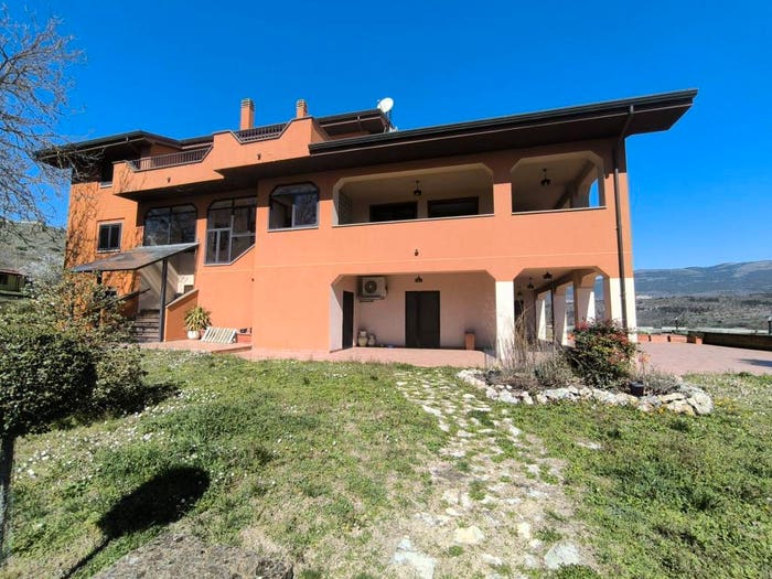 Casa con 6 locali in vendita in Via del Colle, Sant'Eusanio Forconese