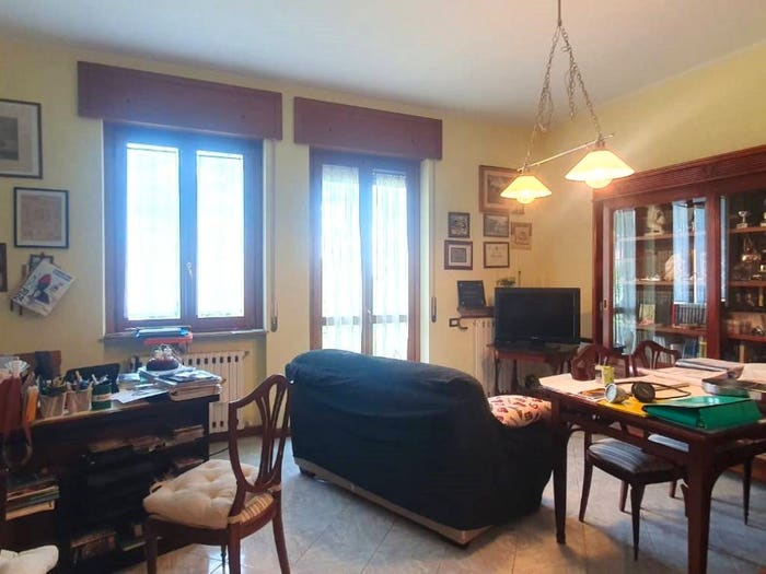 Appartamento trilocale in vendita in Via Novembre, Centro, Gropparello