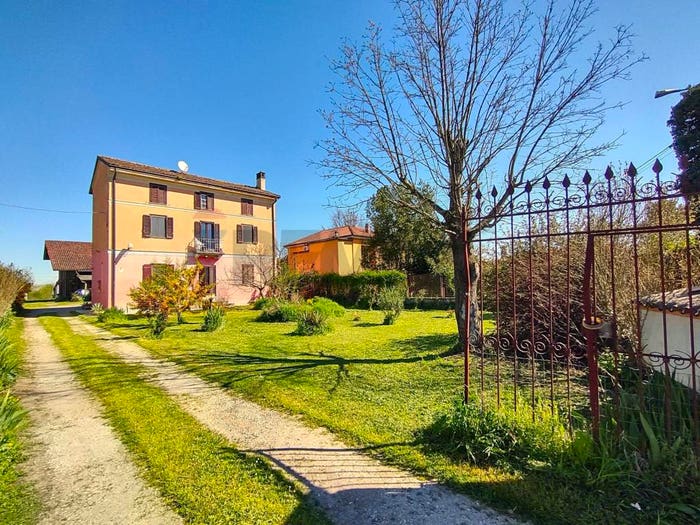 Casa con 6 locali in vendita in via Ponti, Centro, San Zenone al Po
