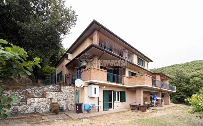 Casa con 10 locali in vendita in Corciano