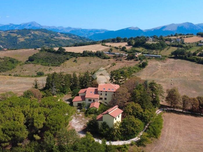 Casa con 6 locali in vendita in Via Grello, Gualdo Tadino