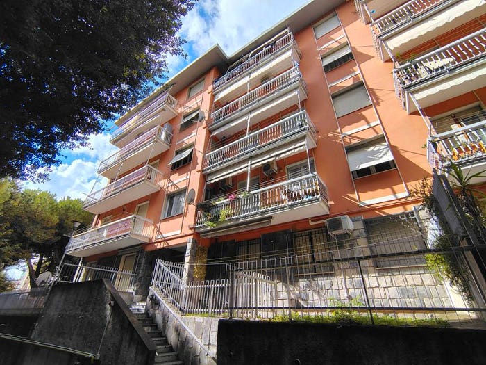 Appartamento trilocale in vendita in Via Giovanni Battista Torre, Sestri Ponente, Genova