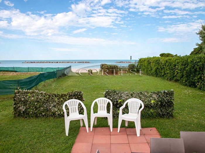Appartamento con 6 locali in vendita in Baia Metauro, Fano