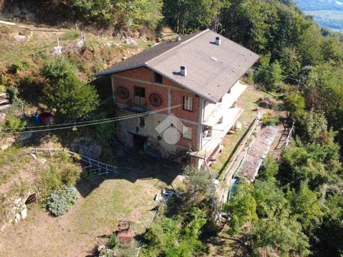 Casa quadrilocale in vendita in Frazione costa, Valchiusa