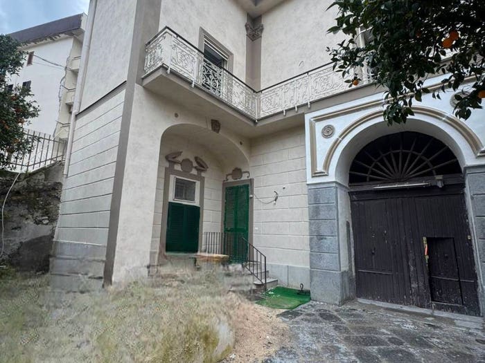 Casa con 6 locali in vendita in Vico Favorita, Centro, Ercolano