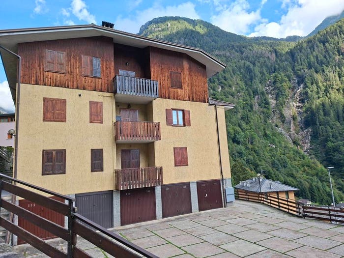 Appartamento trilocale in vendita in Via Roma, Centro, Branzi