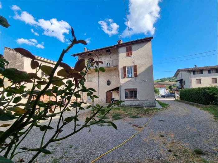 Casa con 6 locali in vendita in Trevozzo, Alta Val Tidone