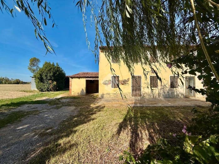 Casa con 6 locali in vendita in Via Ferro Pezzolo, Centro, Abano Terme