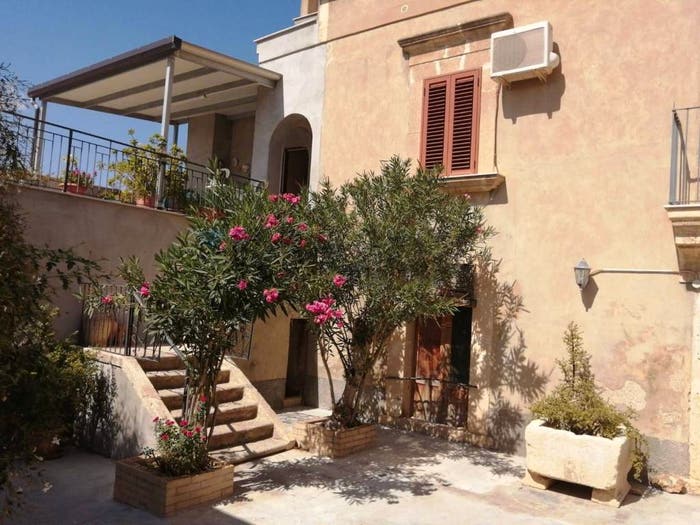 Casa con 6 locali in vendita in Via Madonna della Pietra, Centro, Mineo