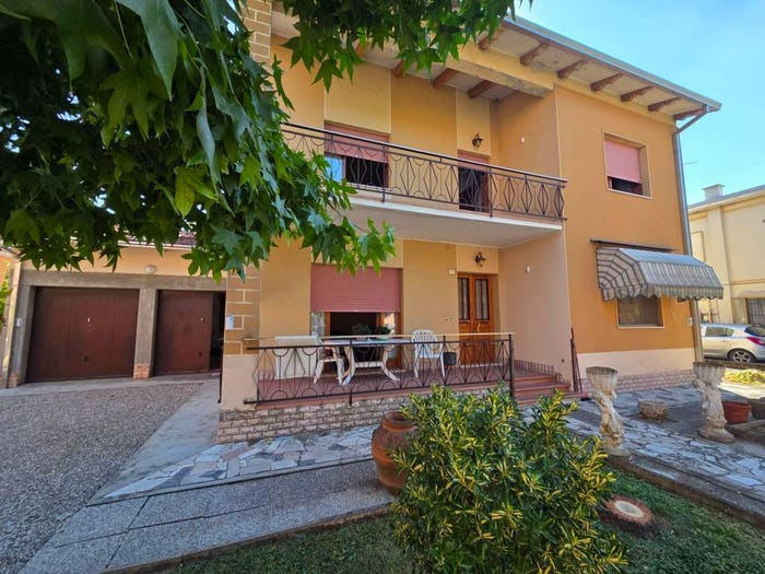 Casa con 6 locali in vendita in Massa Finalese, Finale Emilia