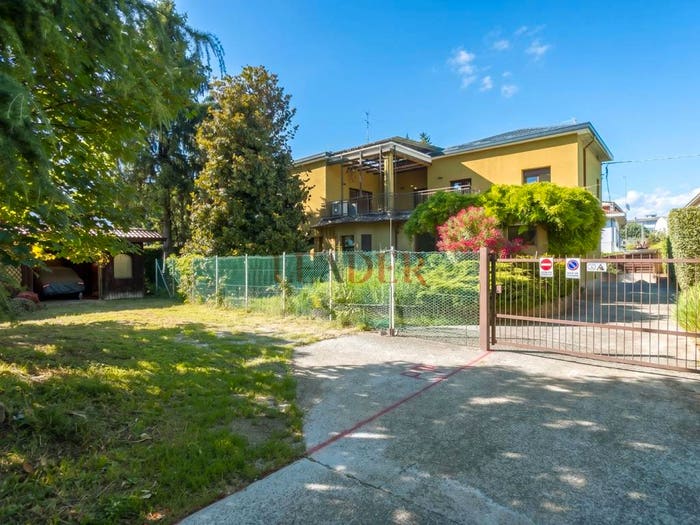 Appartamento quadrilocale in vendita in Via Roma, Gorle