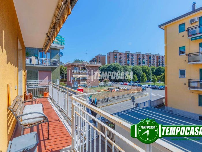 Appartamento quadrilocale in vendita in Via Ugo Foscolo, Centro, Cesano Boscone