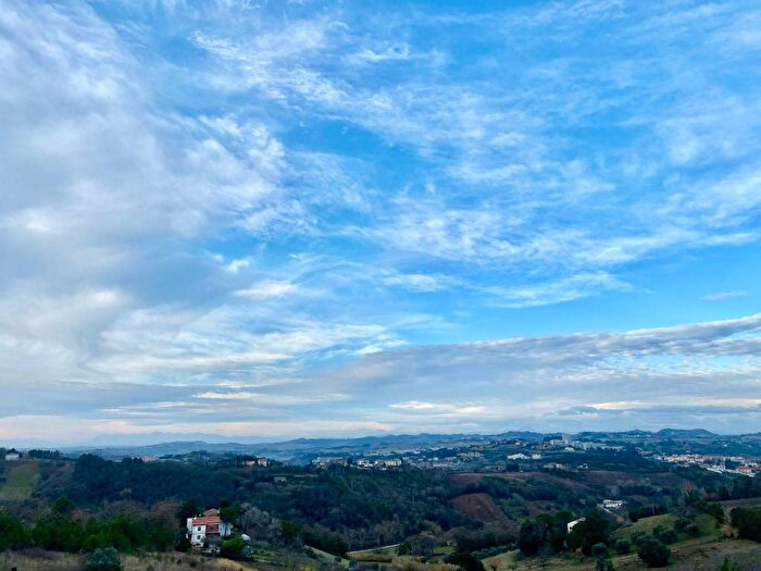 Casa con 6 locali in vendita in Pietralacroce, Ancona