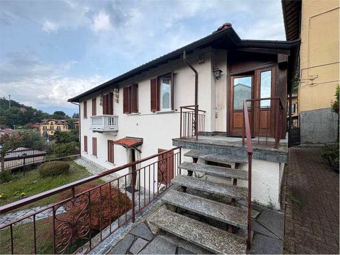 Appartamento trilocale in vendita in Via Della Repubblica, Laveno, LavenoMombello