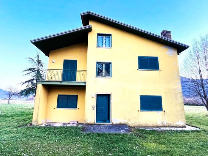 Appartamento trilocale in vendita in Via Laura, Volturara Irpina