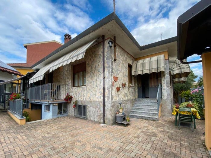 Casa con 5 locali in vendita in Via Nazario Sauro, Centro, Grugliasco
