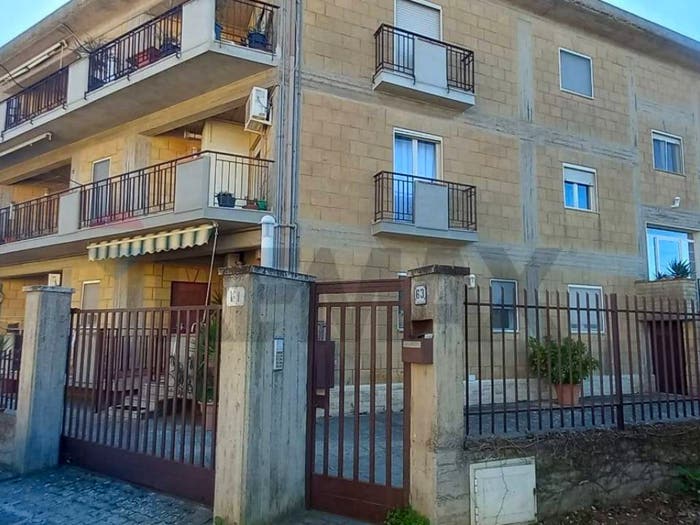 Appartamento con 5 locali in vendita in Via Salvo D'Acquisto, Centro, Caltagirone