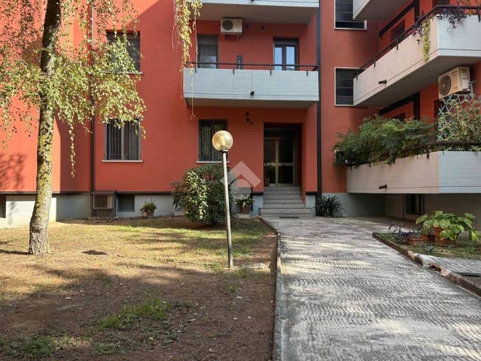 Appartamento bilocale in vendita in Strada Comunale Paullo, San Leonardo, Parma