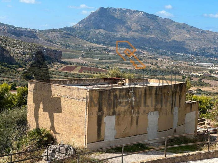 Appartamento trilocale in vendita in Via Padre Francesco Randazzo, Centro, Custonaci