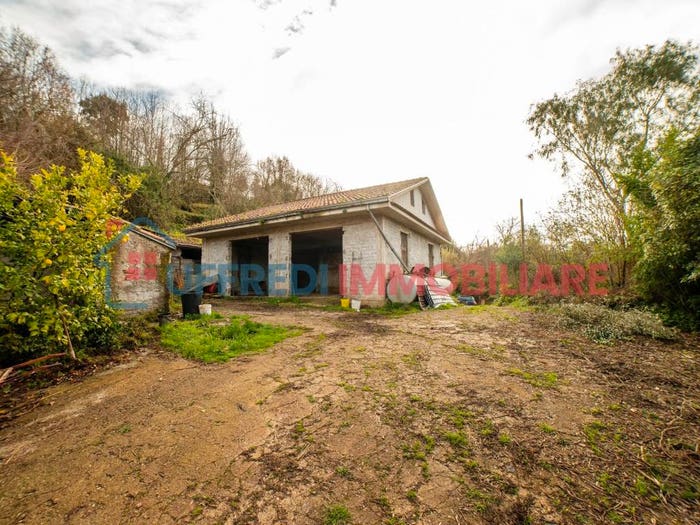 Casa con 6 locali in vendita in Via Pietromaggio, Giuliano di Roma