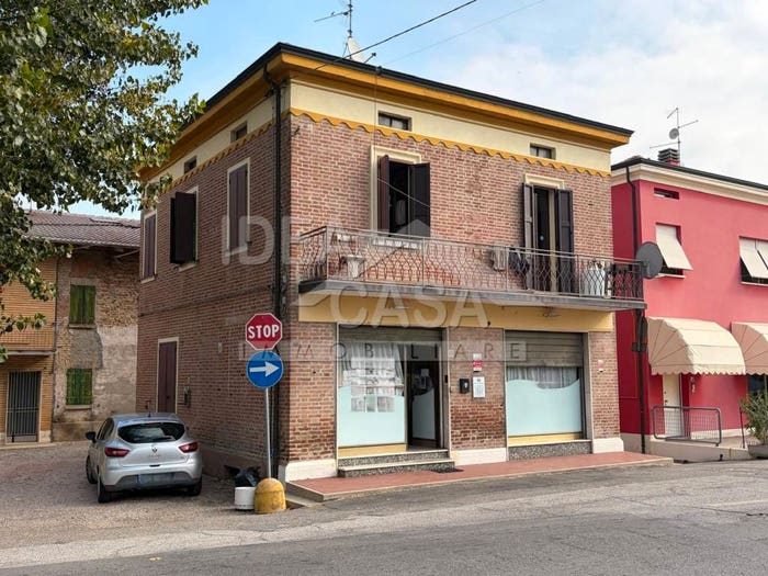 Casa con 6 locali in vendita in Via delle Valli, Quarantoli, Mirandola