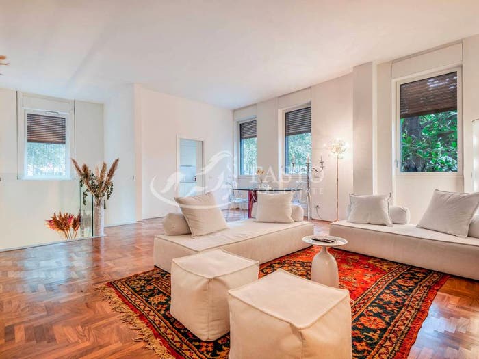 Appartamento trilocale in vendita in Via Conca del Naviglio, Corso Genova, Milano