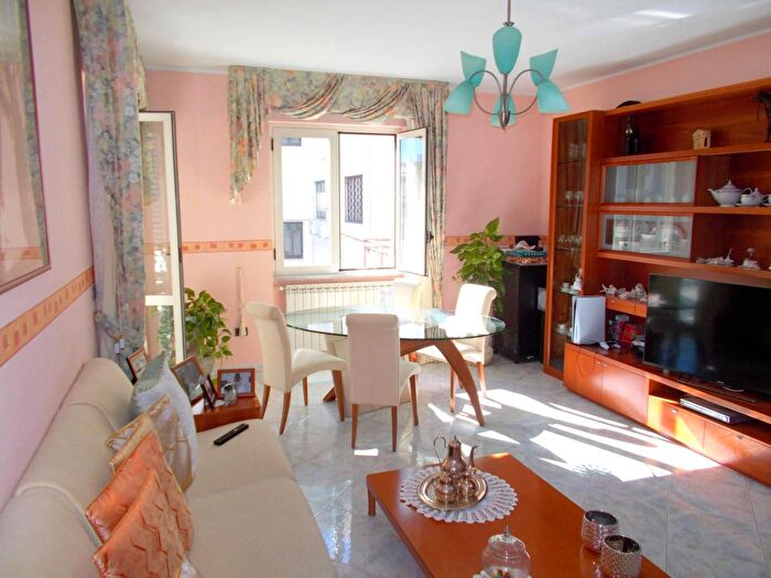 Appartamento con 5 locali in vendita in Santa Maria A Vico