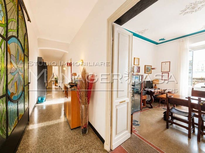 Appartamento con 6 locali in vendita in Via Giovanni Tomaso Invrea, Foce, Genova