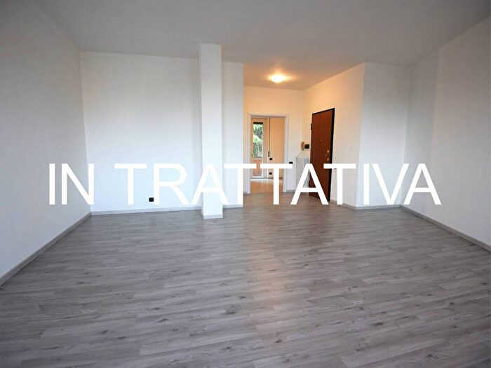 Appartamento trilocale in vendita in Via Brianza, Centro, Imbersago