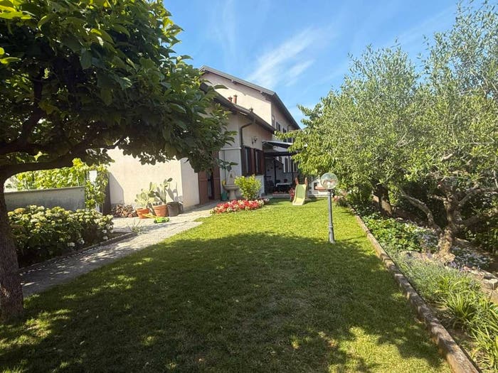 Casa con 6 locali in vendita in Via Firenze, Centro, Limbiate