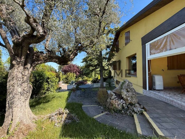 Casa con 6 locali in vendita in Roncofreddo