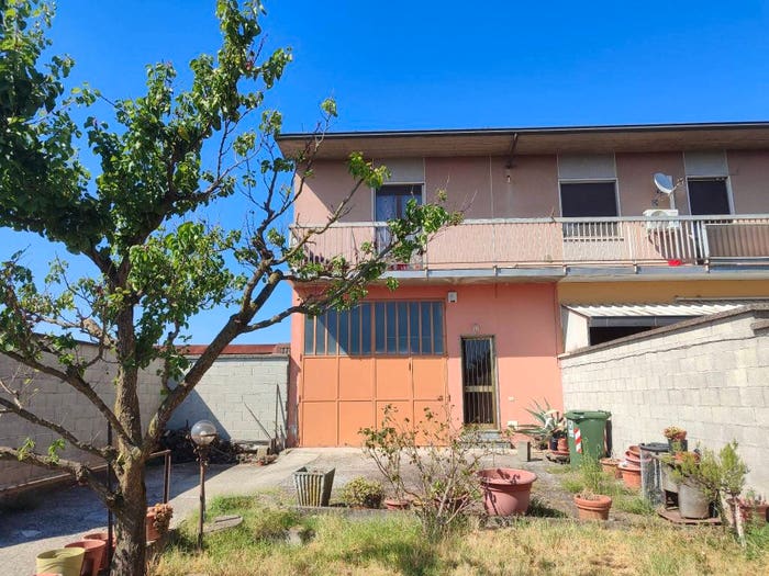 Casa quadrilocale in vendita in Via Giuseppe Garibaldi, Monteleone, Inverno e Monteleone
