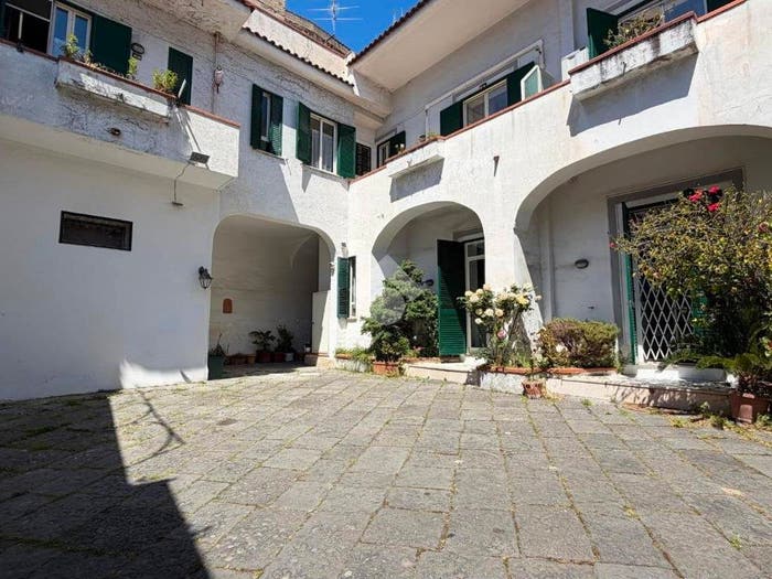 Casa con 6 locali in vendita in Corso Durante, Frattamaggiore