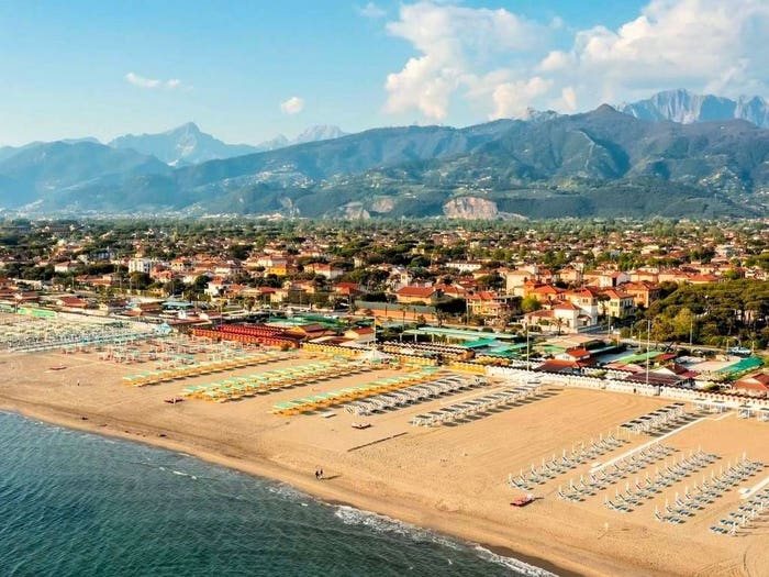 Casa con 6 locali in vendita in Via Giovanni Amendola, Caranna, Forte dei Marmi