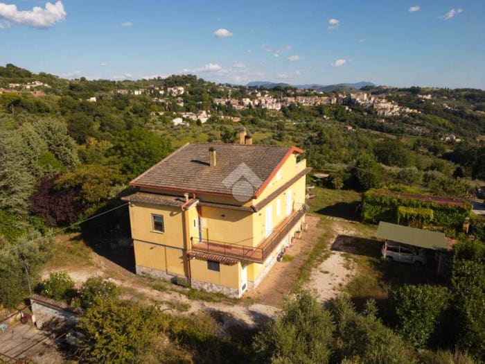 Casa con 6 locali in vendita in Via Ottorino Caproni, Poggio Mirteto
