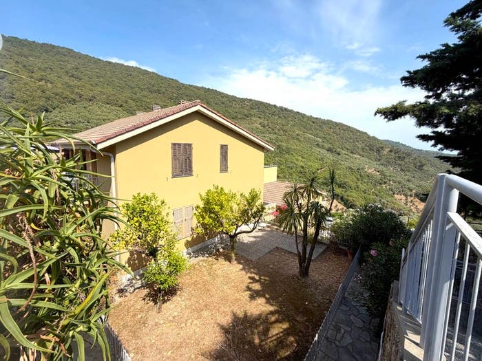 Appartamento trilocale in vendita in Via Villa Costa, Diano Evigno, Diano Arentino