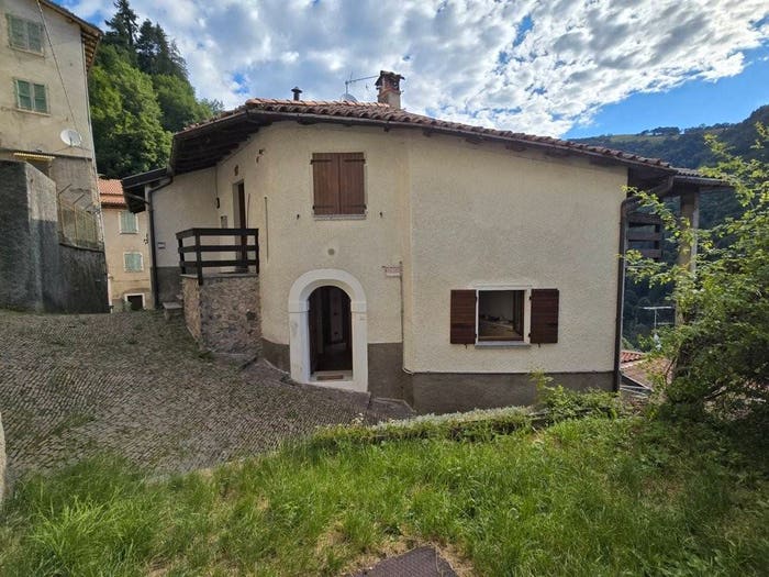 Appartamento bilocale in vendita in Via Dosso, Magasa