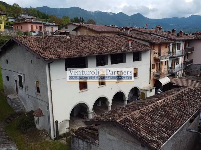 Casa con 6 locali in vendita in Via Visello Superiore, Preseglie