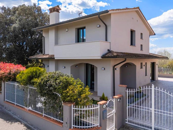 Casa con 5 locali in vendita in Il Romito, Pontedera