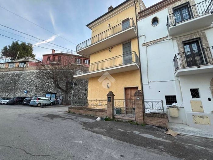 Casa con 6 locali in vendita in Via Borghetto, Centro, Notaresco