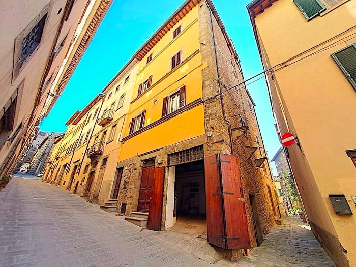 Casa quadrilocale in vendita in Via Roma, Centro, Cortona