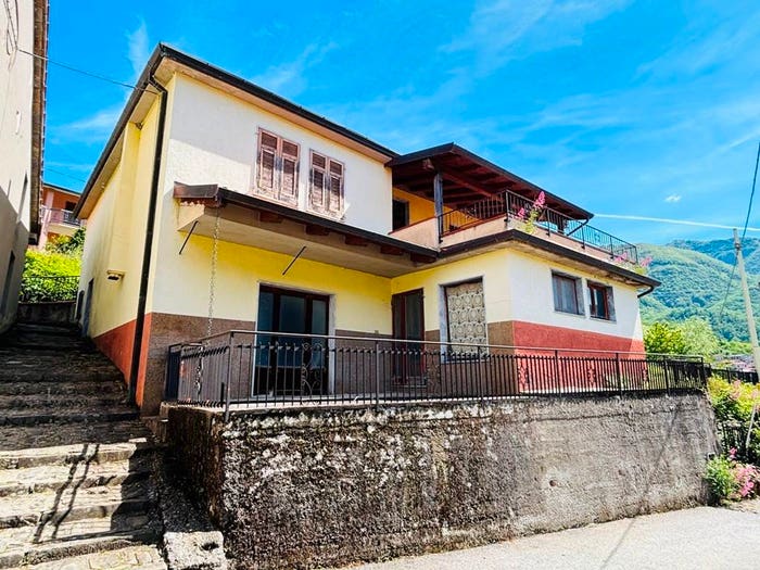 Casa con 6 locali in vendita in Località Monterole, Bagnone