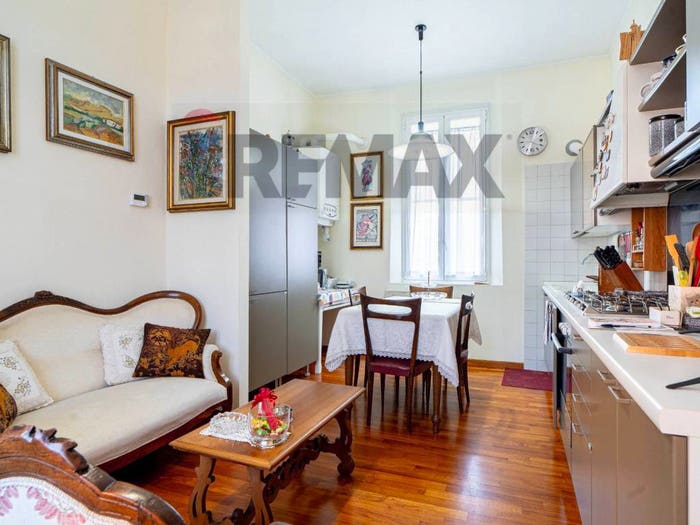 Appartamento trilocale in vendita in Via Francesco Rismondo, Parco Ducale Oltretorrente, Parma
