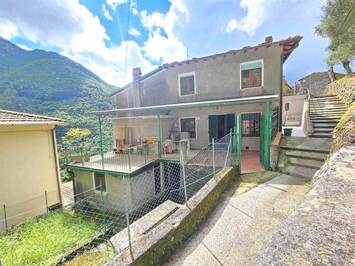 Casa con 6 locali in vendita in Camaiore Paese, Camaiore