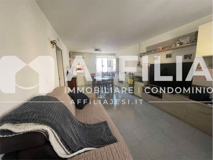 Appartamento con 6 locali in vendita in Via Roma, Via Roma Asse Sud, Jesi