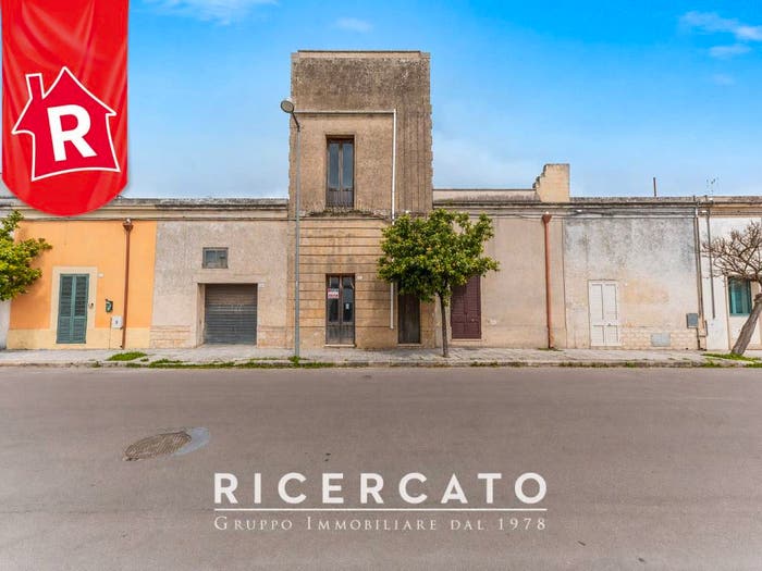 Casa con 6 locali in vendita in Corso della Repubblica, Centro, Lizzanello