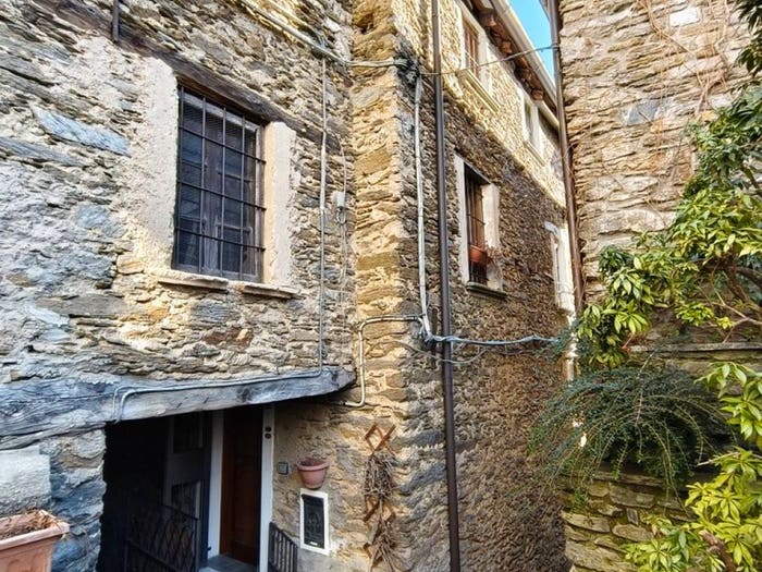 Casa quadrilocale in vendita in Via Roma, Centro, Sueglio