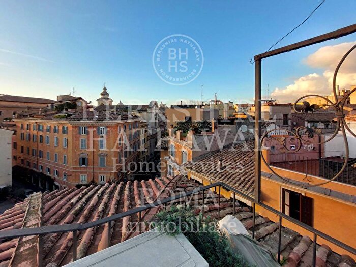 Casa trilocale in vendita in Via Giulia, Roma
